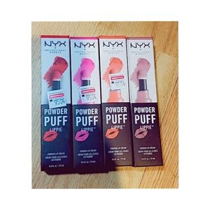 🍇🍇🍇NyX powder puff +Free Gift